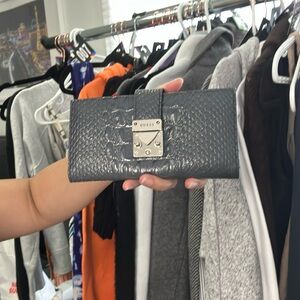 GUESS Charcoal Textured Women's Wallet